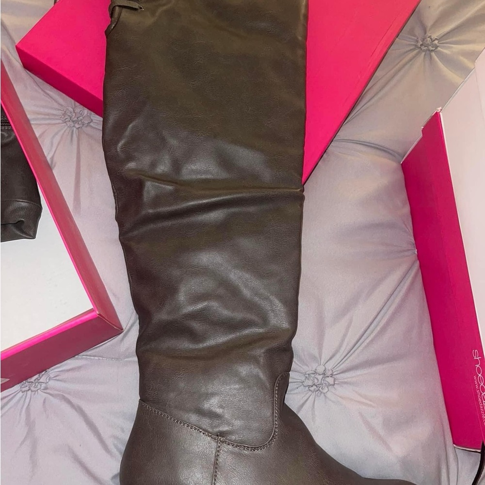 Brand new knee high women’s boots size 10